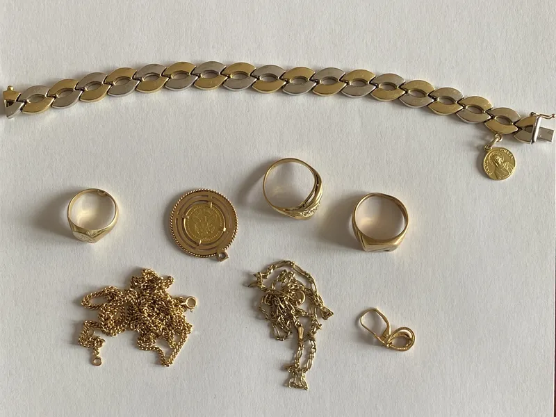 Lot de bijoux en or 18 carats (chaînes, bagues, boucles) trié et expertisé à Ixelles