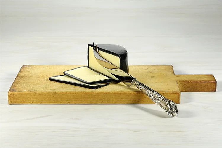 Tout savoir sur les couteaux à fromage en argent