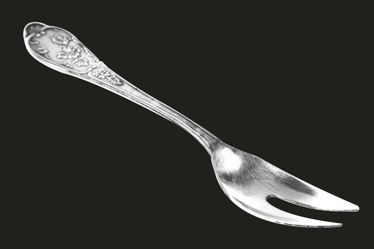 Le charme discret de la fourchette à salade en argent